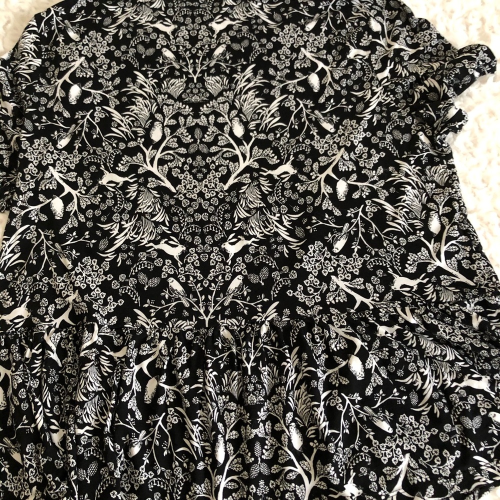 Black and white short sleeve flowy top - Picture 4 of 5